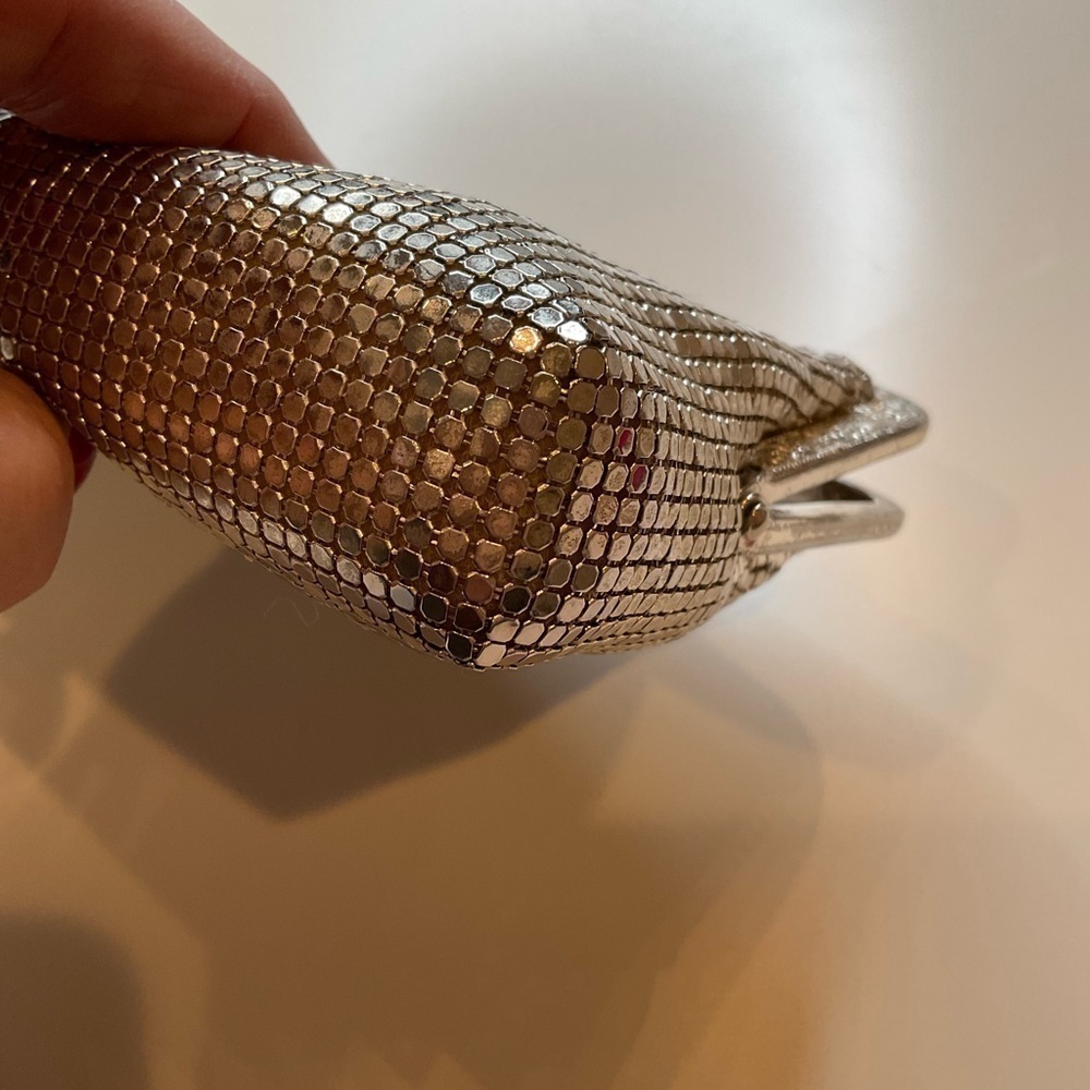 Silver metal mesh clutch… looks to be vintage - Picture 12 of 12